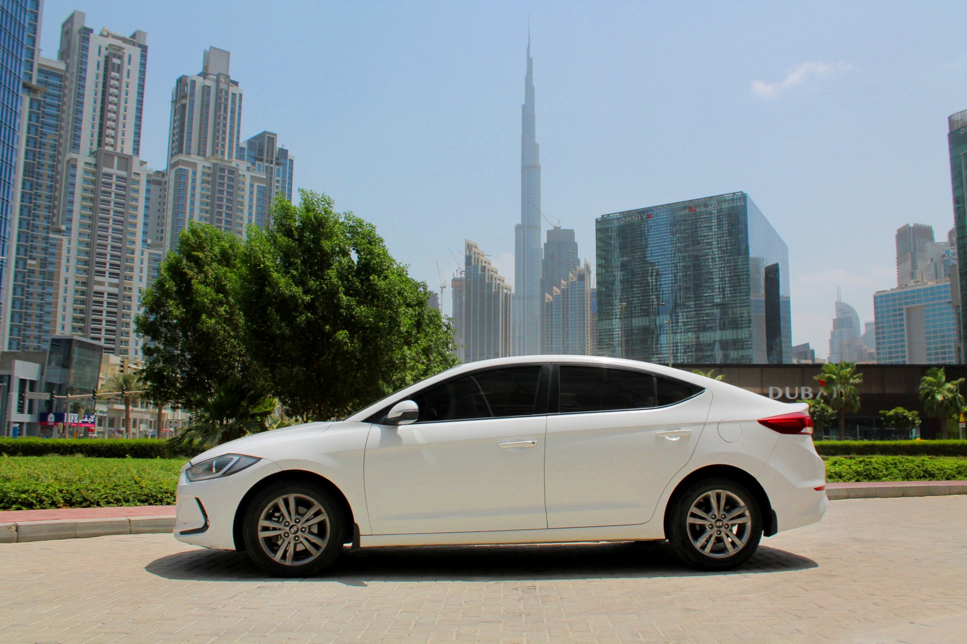https://dev.quickdrive.ae/uploads/2020/07/09/02 elantra.jpg